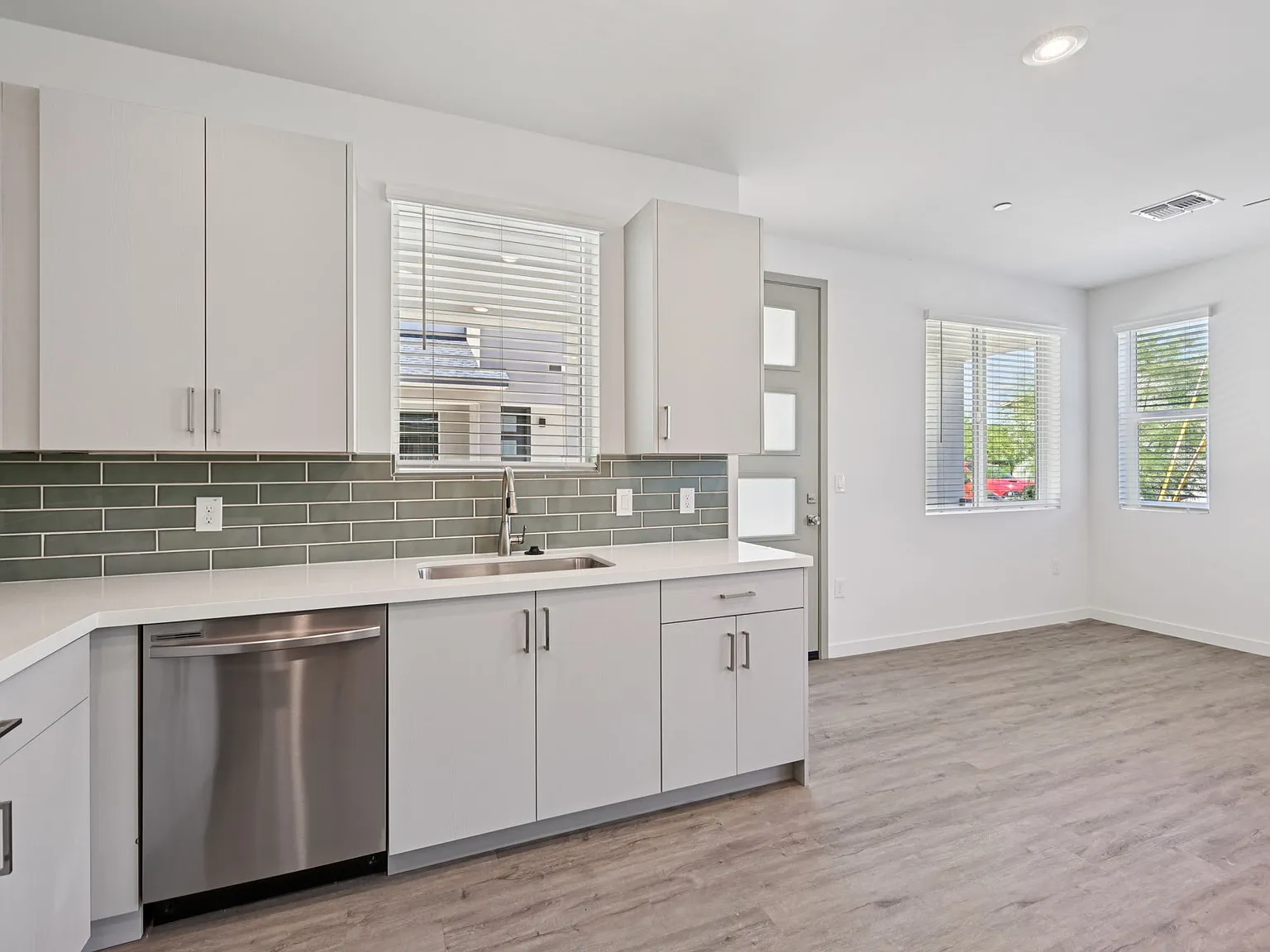 3 bed, 2.5 bath, 1590 sqft, $2,385 — Photo 4