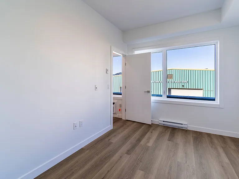 831 Orono Ave — Photo 10