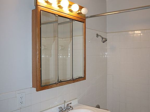 5th image of 629 E 15th St #204