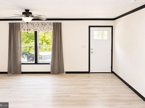 4th image of 119 Middle Dr #119