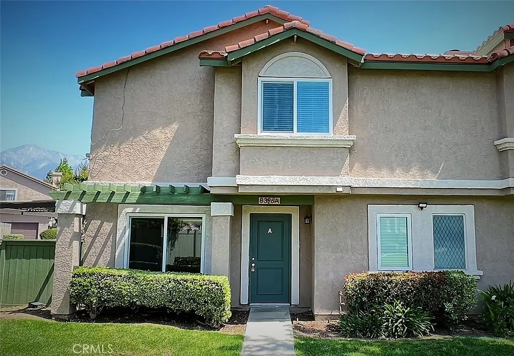 3 bed, 2.5 bath, 1339 sqft, $3,100 — Photo 1