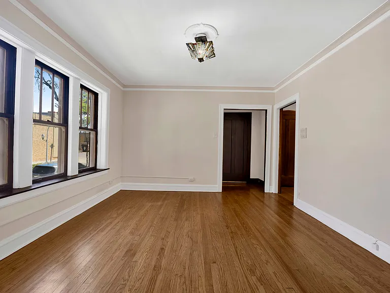 2437-2439 W Birchwood Ave #1W — Photo 7