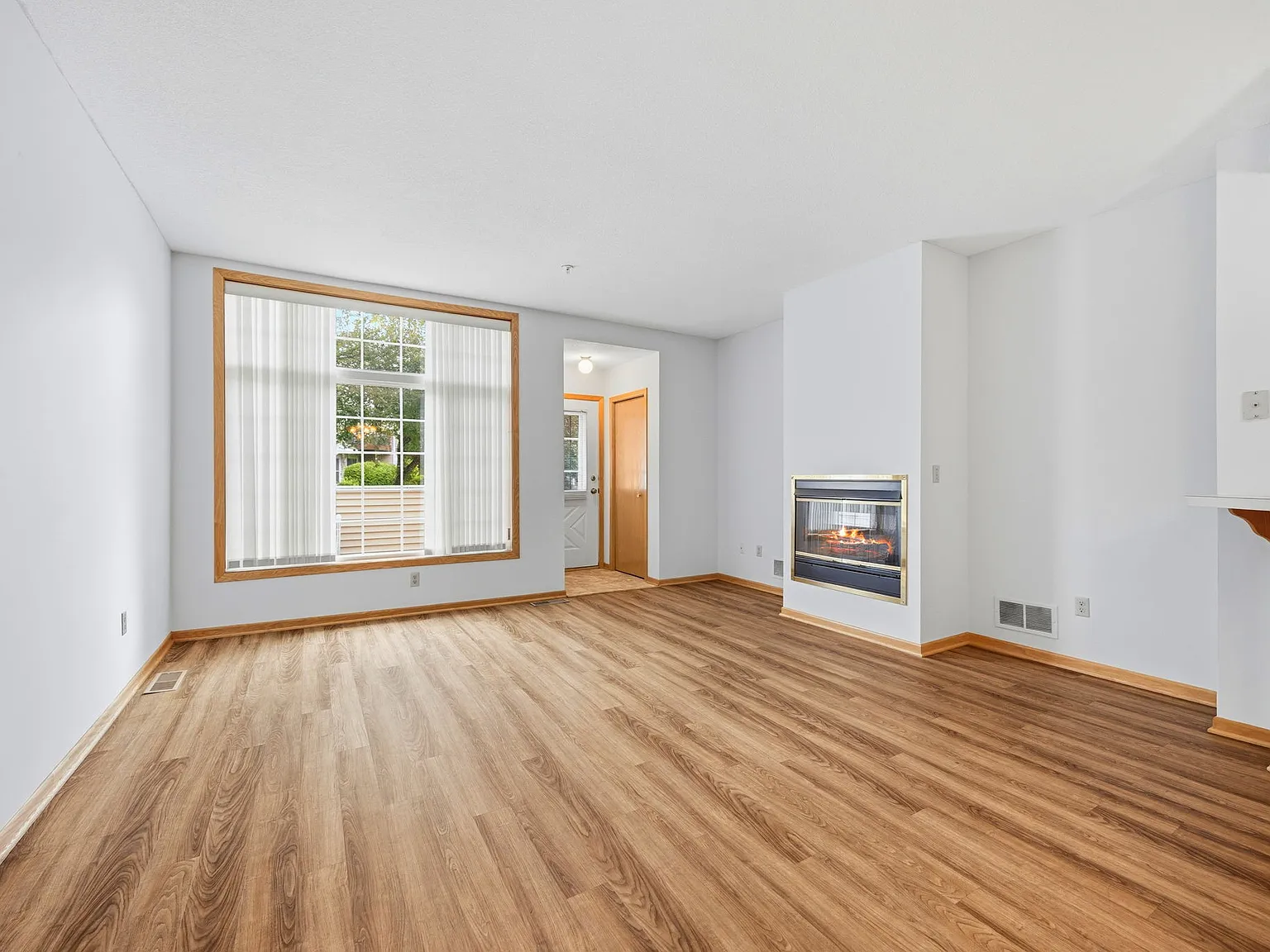 2 bed, 1188 sqft, $2,050 — Photo 4