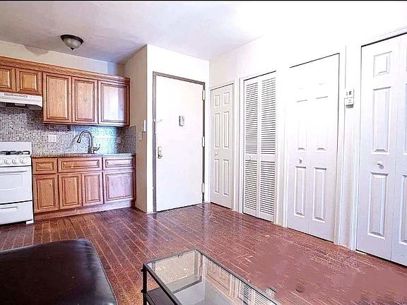 5th image of 155 E 108th St APT 3B