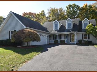 40 Briargate Cir, Sugar Grove, IL 60554