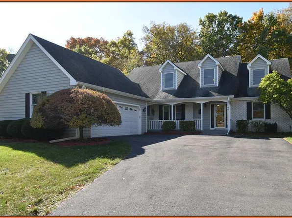 40 Briargate Cir, Sugar Grove, IL 60554