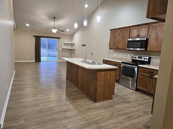 4th image of 1072 Augusta Dr