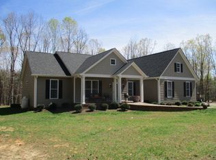 86 Schoolhouse Rd, Farmville, VA 23901