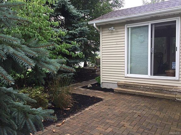 2nd image of 3301 Blossom Ln