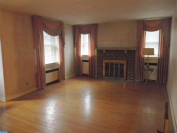 3rd image of 8013 Palmetto St