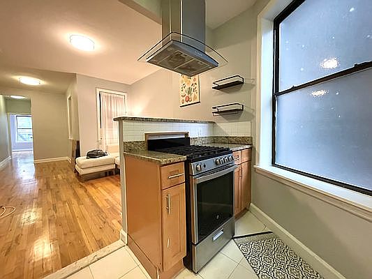4th image of 464 Amsterdam Ave #2