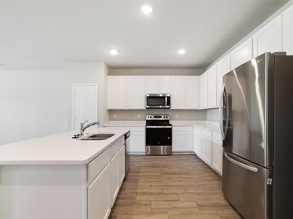 4th image of 1217 Benwick Dr