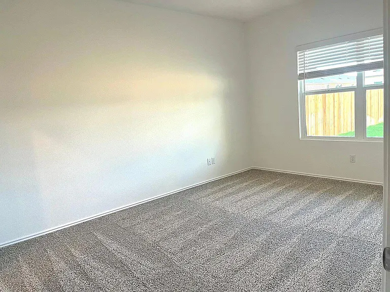 100 Milliner Loop — Photo 12