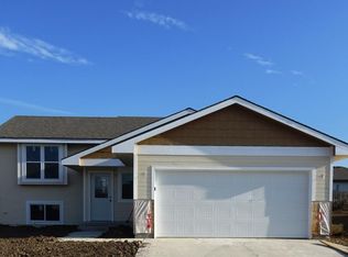 224 SE 44th St, Topeka, KS 66609