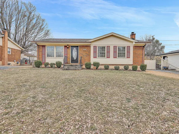 1019 Maywood Dr, Vinton, VA 24179