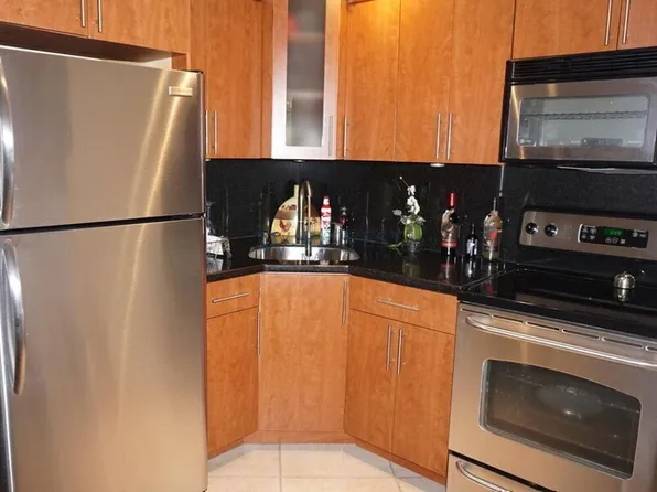 150 SW 10th St APT 3, Miami, FL 33130
