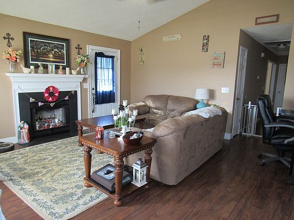 3rd image of 3391 Annie St