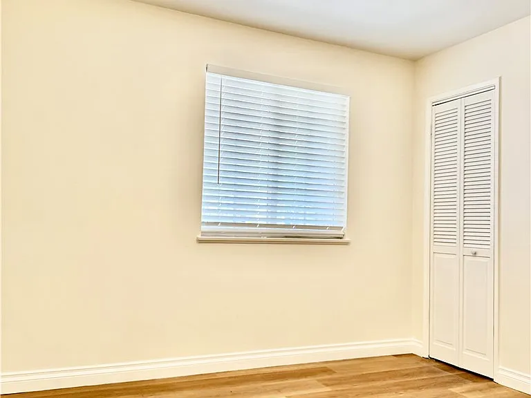1906 W Kenoak Dr — Photo 13