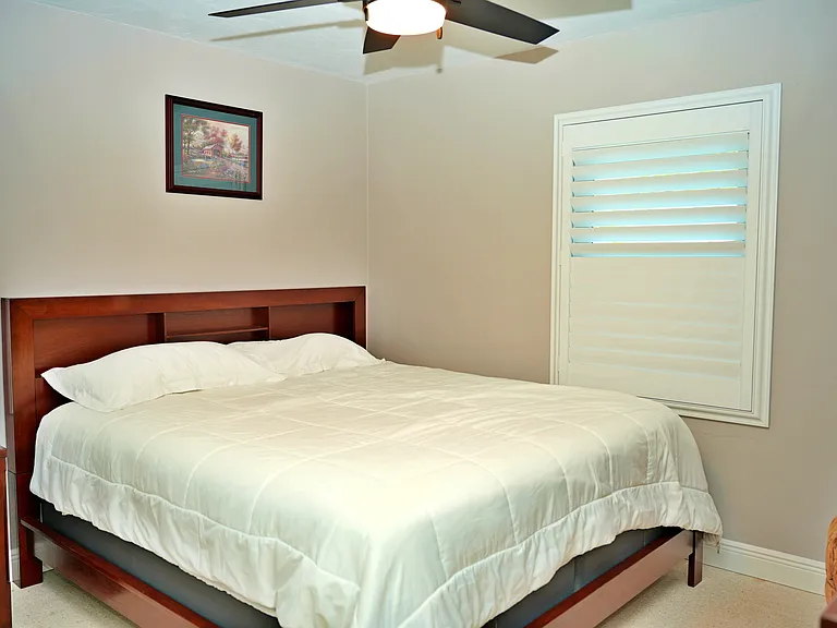 219 Crescent Ct E — Photo 35