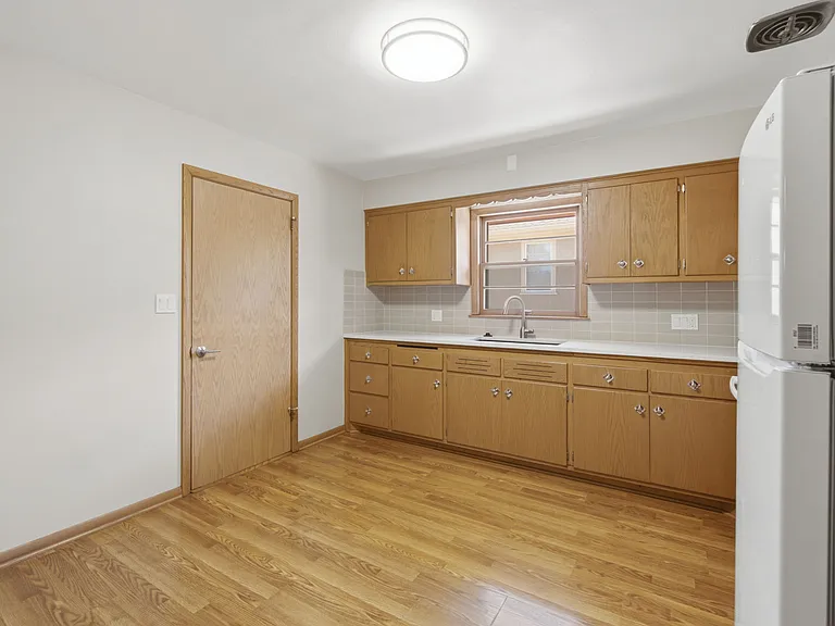 6822-6824 W Wells St — Photo 11