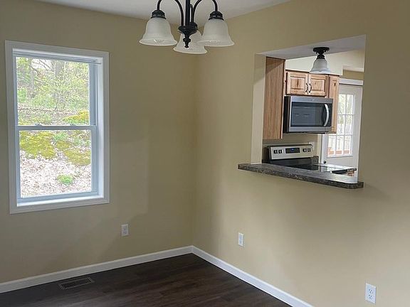 4th image of 10 Hoyt Ave