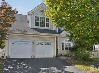 30 Fela Dr, Parlin, NJ 08859