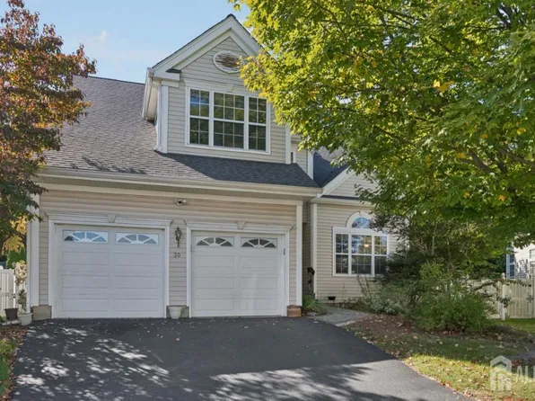 30 Fela Dr, Parlin, NJ 08859