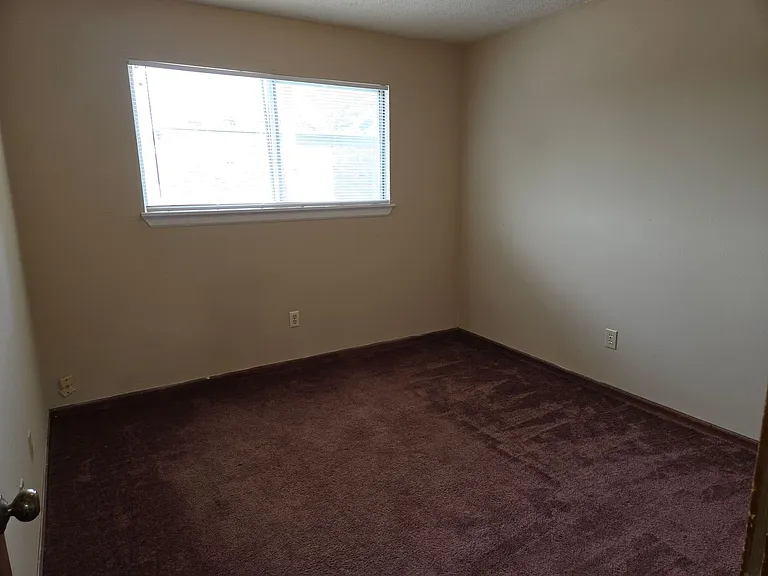 922 W Texas Ave — Photo 6