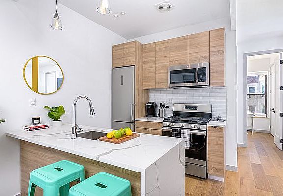 2nd image of 635 Sterling Pl APT 2R