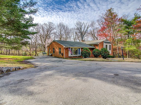 5th image of 461 Crestland Dr