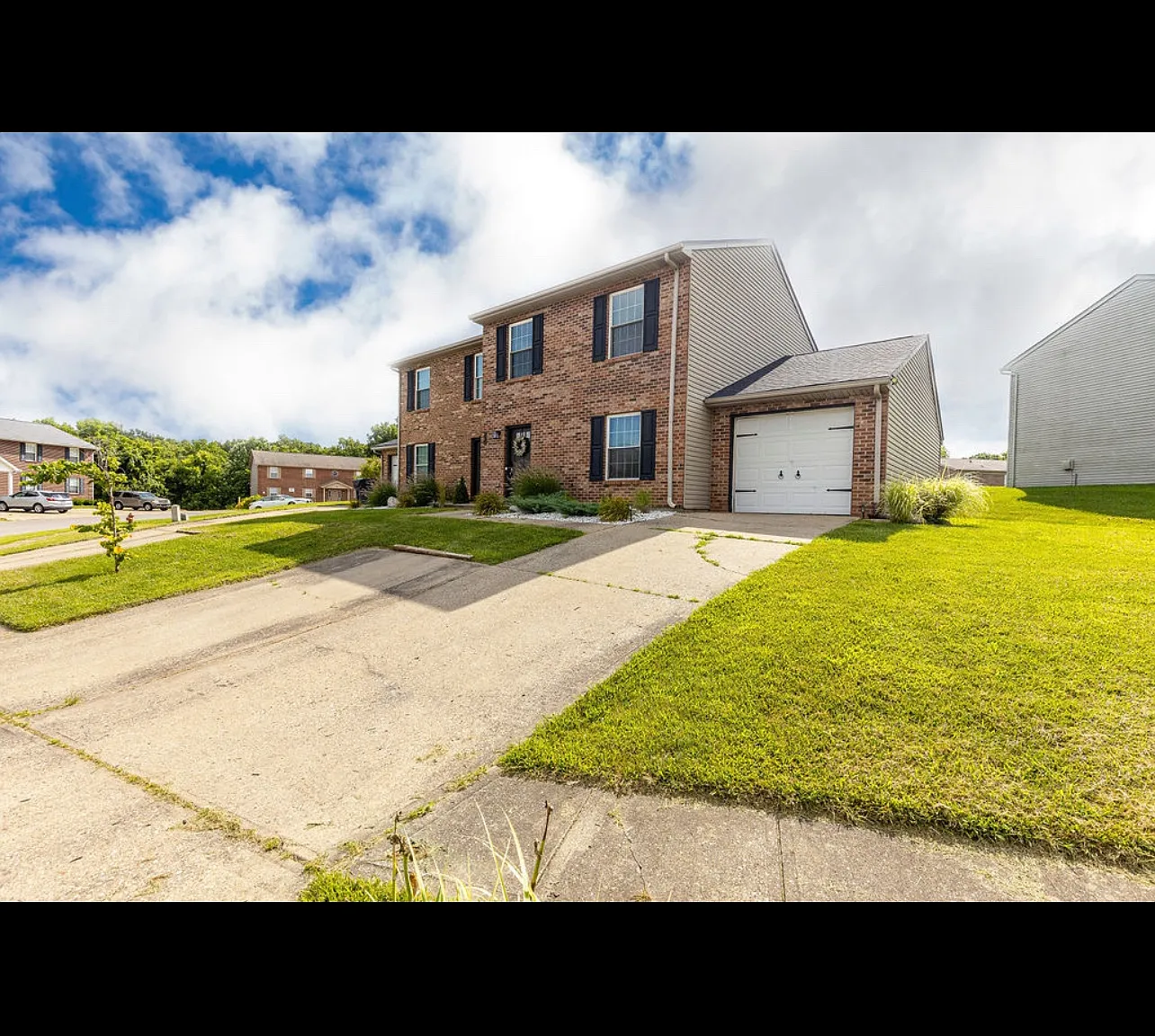 215 Barley Cir — Photo 2