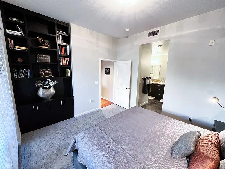 21 Gramercy #119 — Photo 8