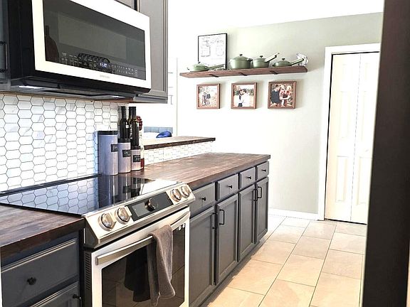 3rd image of 219 Loren Road