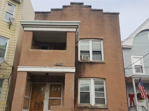 19 E 48th St, Bayonne, NJ 07002