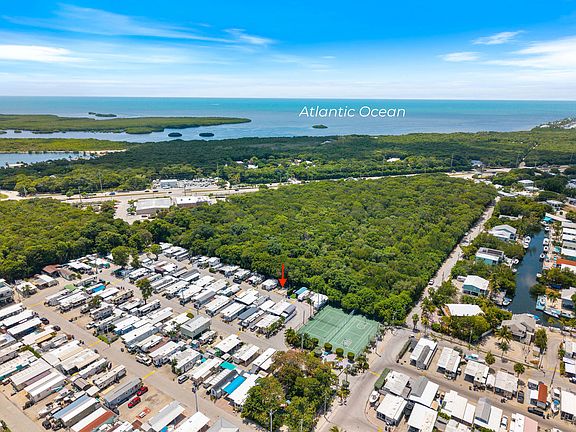 5th image of 325 Calusa St #116
