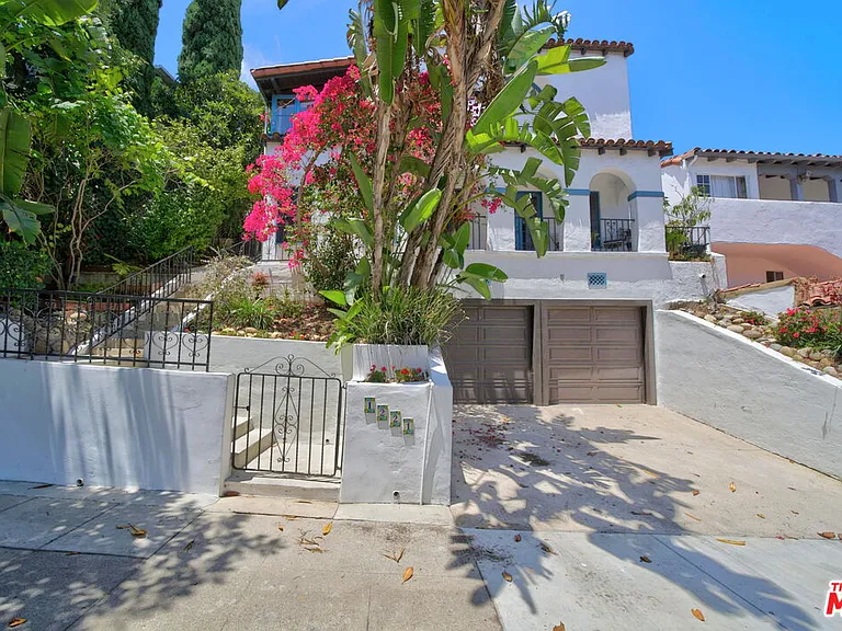 1221 Edris Dr — Photo 2