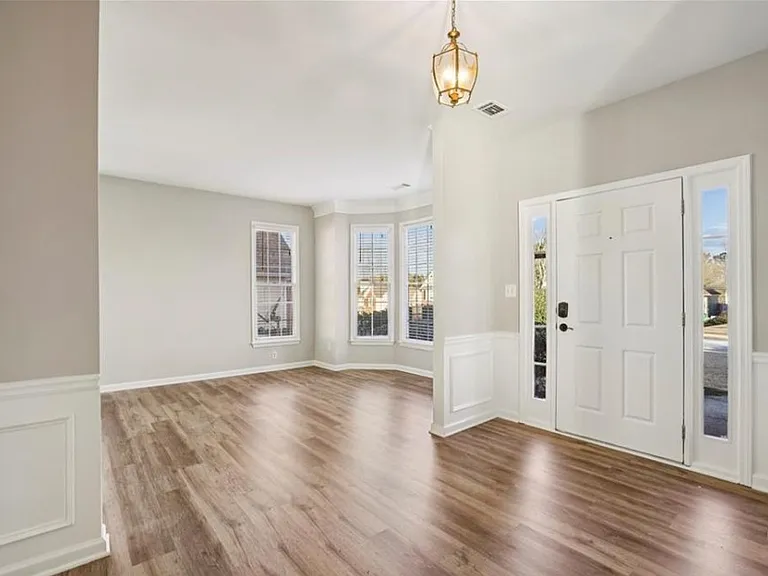 750 Hedgewick Trl — Photo 2