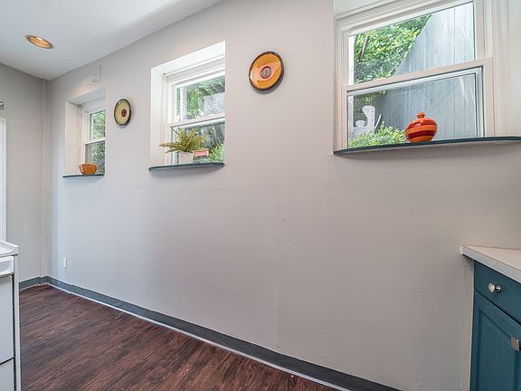 3rd image of 909 Western Ave