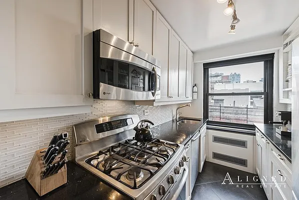 Sold by Isaacs Ganz Real Estate | media 4