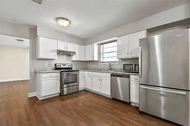 3 bed, 2.0 bath, 1953 sqft, $2,400 — Photo 4