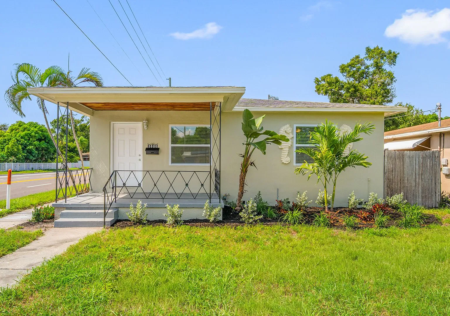 3 Bedroom 1 Bath in Central St. Pete!! — Photo 1