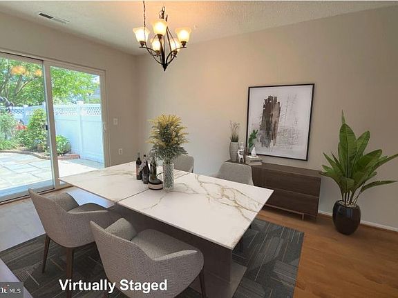 5th image of 10 Finsbury Park Ct #46