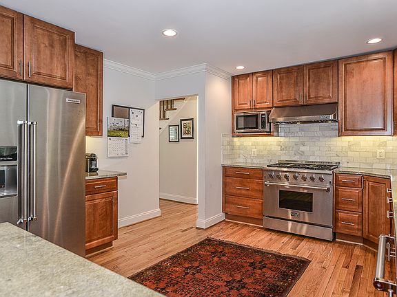 2nd image of 2445 Villanova Dr