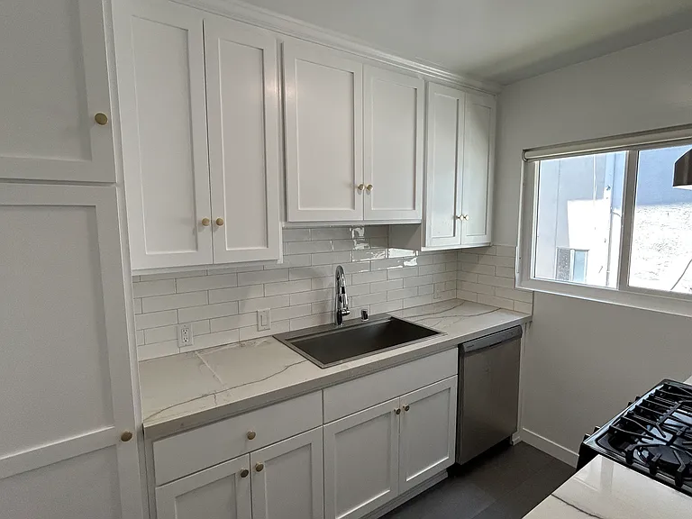 1315 N Poinsettia Pl #7 — Photo 4