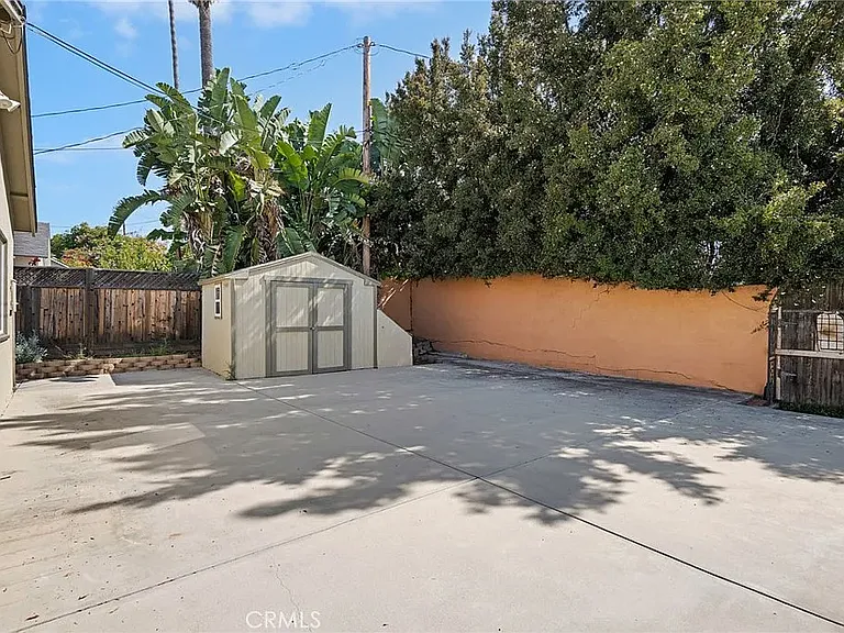 124 Hastings Ave — Photo 5