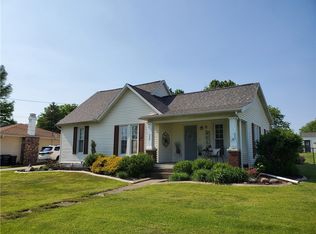 320 W Roberts Dr, Mt Zion, IL 62549