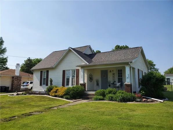 320 W Roberts Dr, Mt Zion, IL 62549