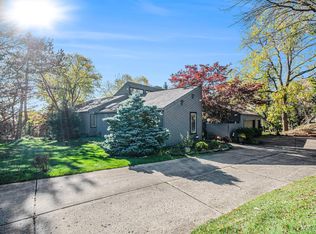 2501 Doleman Dr, West Bloomfield, MI 48324