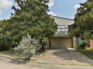 10758 Boardwalk St, Houston, TX 77042