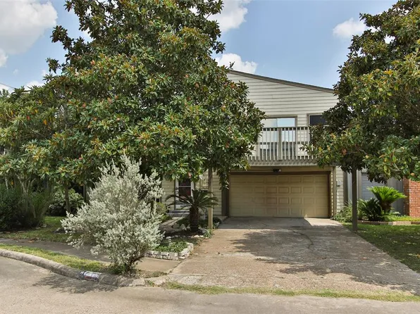 10758 Boardwalk St, Houston, TX 77042